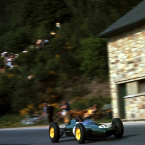 En pleine vitesse à Spa Francorchamps En pleine vitesse à Spa Francorchamps